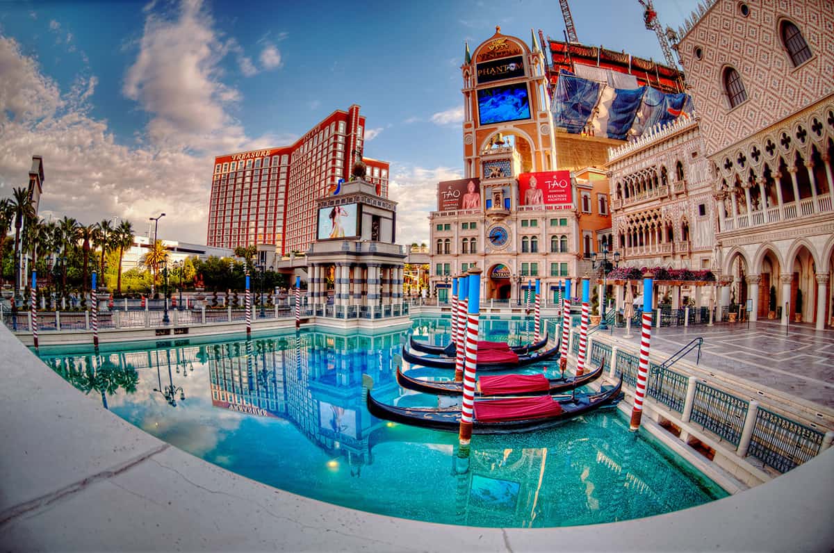 11 fab places for shopping in Las Vegas baby!