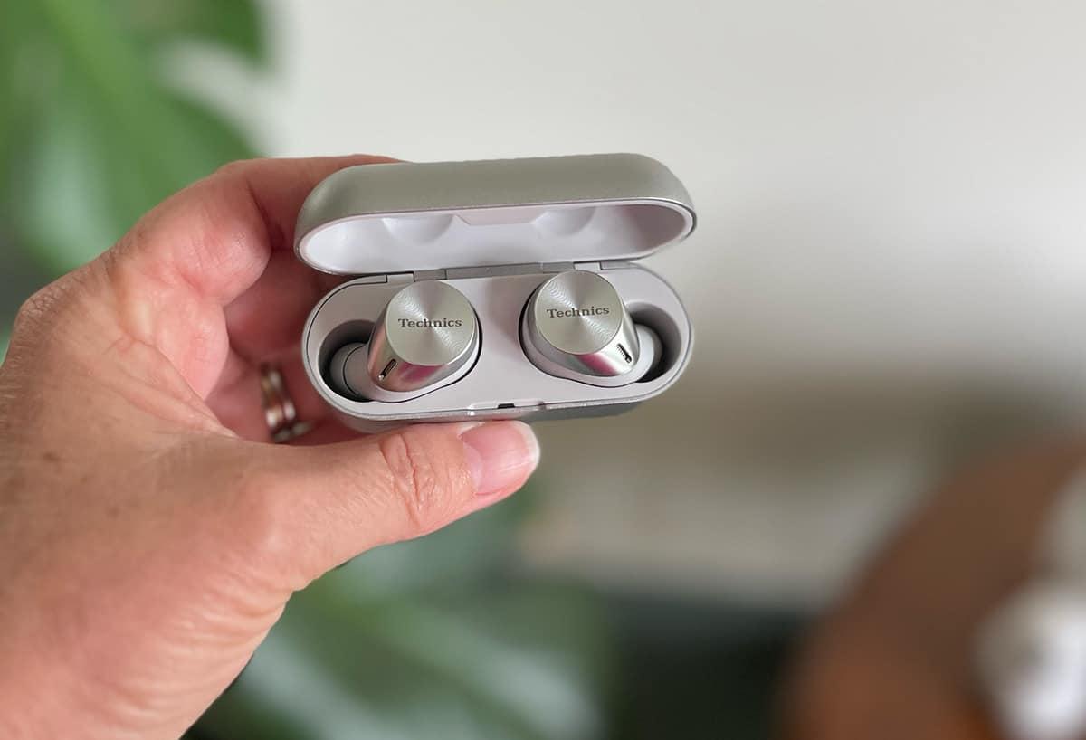 Technics noise-cancelling headphones and earbuds review