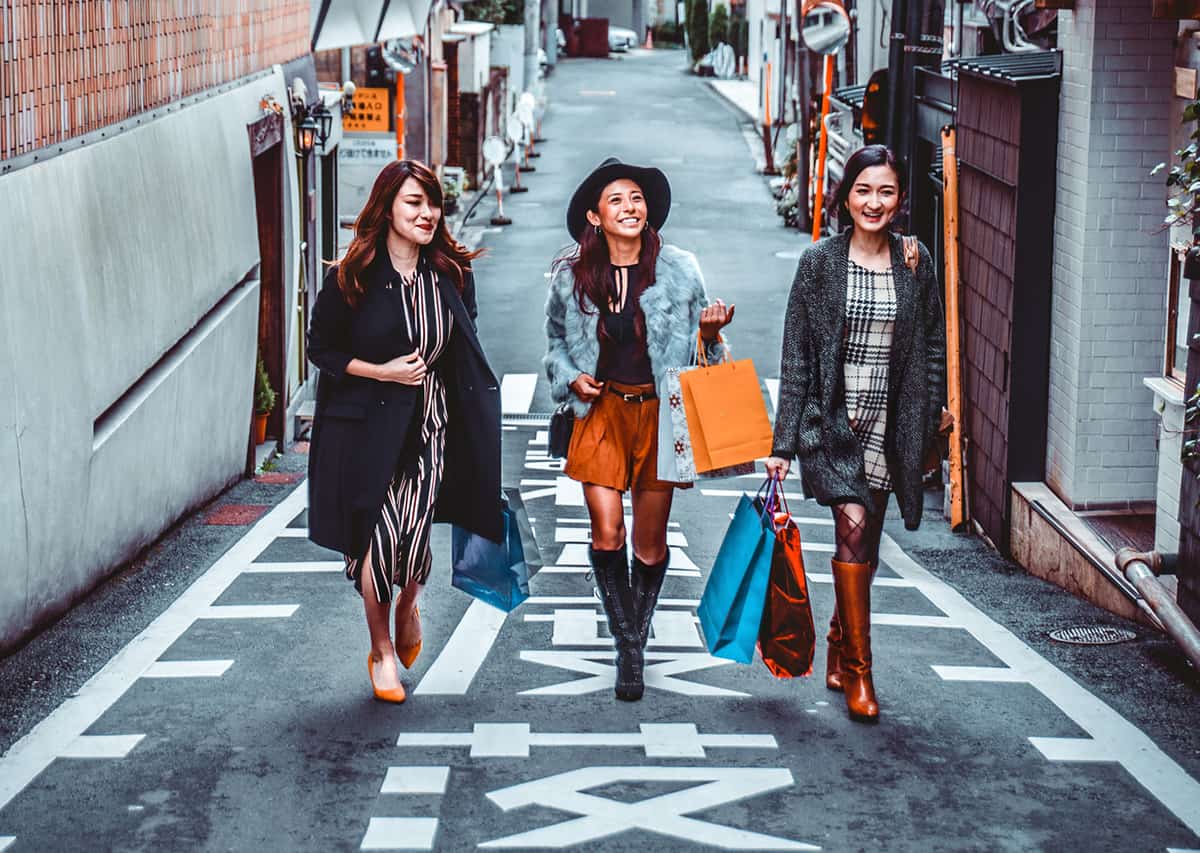 Japan Airlines trials clothing rental instead of luggage!