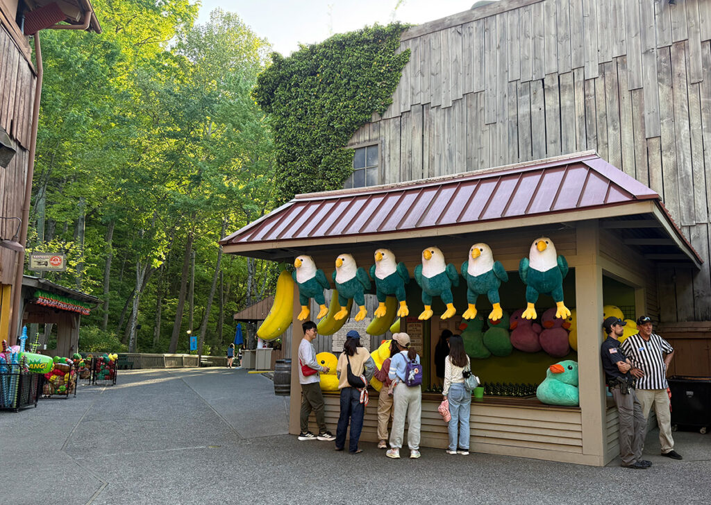 Win huge stuffed toys at Dollywood